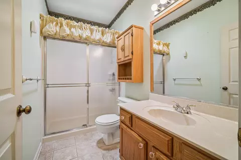 Bath - 592 Rose Ln, Bartlett, IL 60103 photo 2 of 3