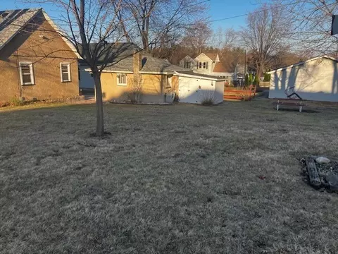 Exterior - 425 E Dakota St, Spring Valley, IL 61362 photo 3 of 8