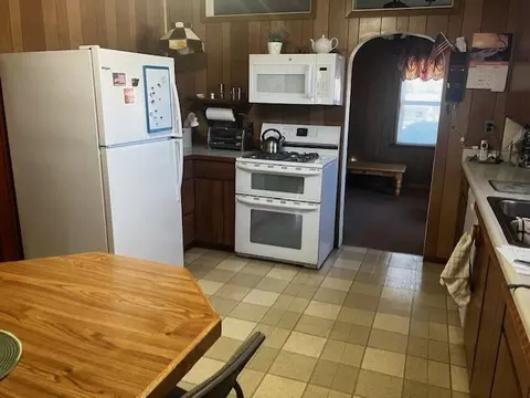Kitchen - 425 E Dakota St, Spring Valley, IL 61362 photo 1 of 2