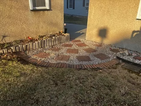 Exterior - 425 E Dakota St, Spring Valley, IL 61362 photo 6 of 8