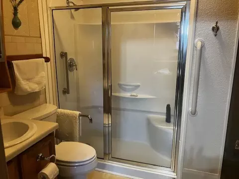 Bath - 425 E Dakota St, Spring Valley, IL 61362 photo 1 of 1