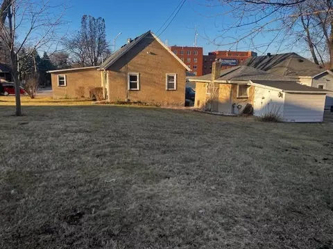 Exterior - 425 E Dakota St, Spring Valley, IL 61362 photo 4 of 8