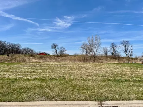 10465 Red Leaf Cir, Lakewood, IL 60014