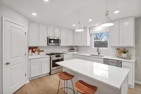 Kitchen - 446 Bower Ln, Oswego, IL 60543 photo 2 of 5