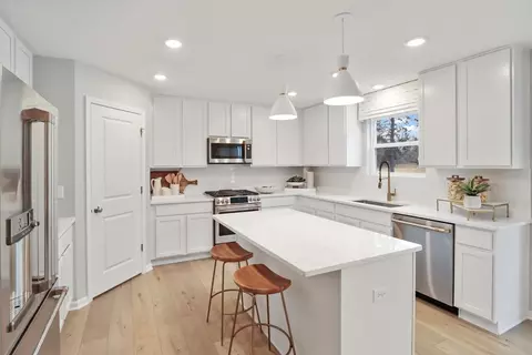 Kitchen - 446 Bower Ln, Oswego, IL 60543 photo 1 of 5