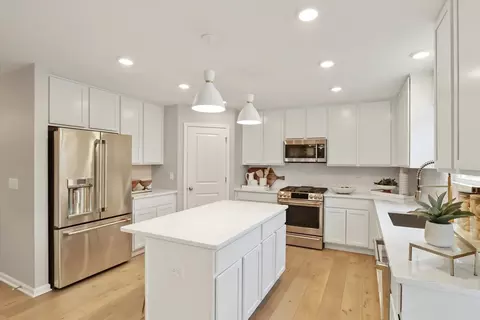 Kitchen - 446 Bower Ln, Oswego, IL 60543 photo 3 of 5