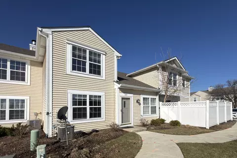 424 Le Parc Cir, Buffalo Grove, IL 60089