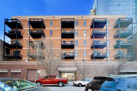 725 N Aberdeen St #202, Chicago, IL 60642