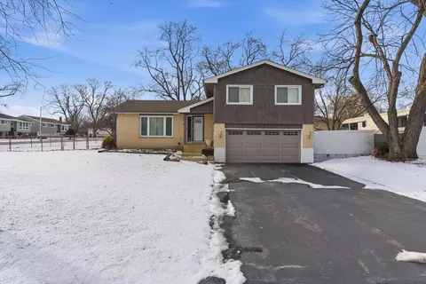 4 N212 8th Ave, Addison, IL 60101