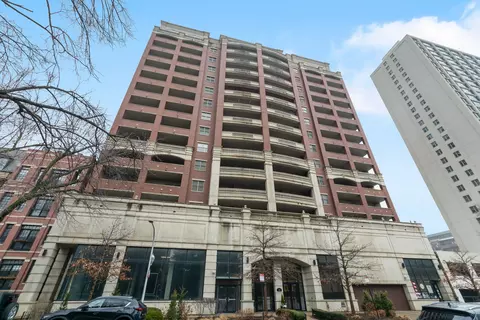 828 W Grace St #703, Chicago, IL 60613