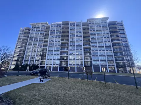 8809 Golf Rd #7H, Niles, IL 60714