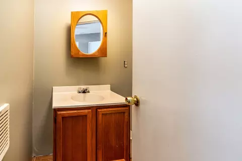 Bath - 202 S Ervin St, Pittsburg, IL 62974 photo 1 of 4