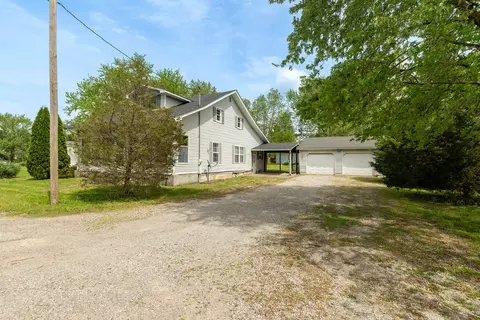 Exterior - 202 S Ervin St, Pittsburg, IL 62974 photo 2 of 8
