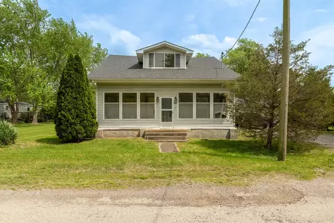 202 S Ervin St, Pittsburg, IL 62974