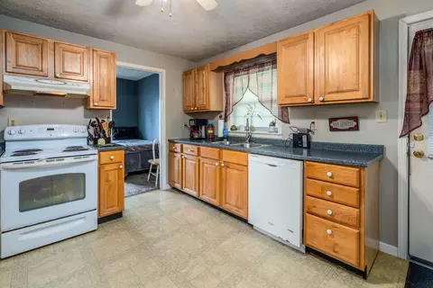 Kitchen - 202 S Ervin St, Pittsburg, IL 62974 photo 1 of 3