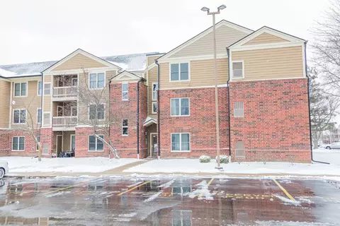 120 Glengarry Dr #112, Bloomingdale, IL 60108