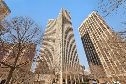 2626 N Lakeview Ave #607, Chicago, IL 60614