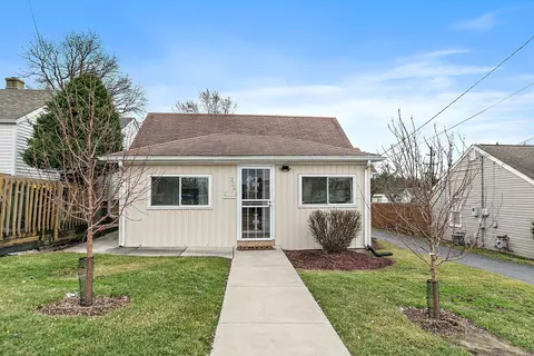 306 Johnson St, East Dundee, IL 60118