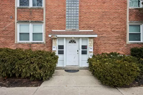 2900 W Glenlake Ave, Chicago, IL 60659