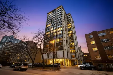 5740 N Sheridan Rd #17D, Chicago, IL 60660