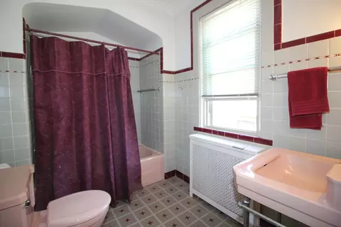 Bath - 2258 W 115th St, Chicago, IL 60643 photo 2 of 2