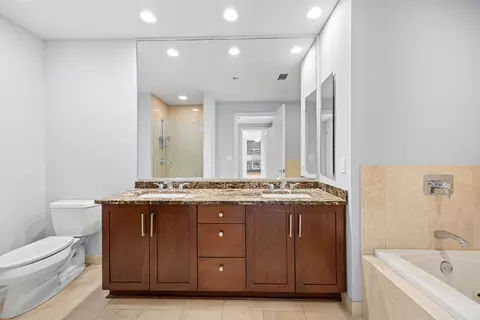 Bath - 60 E Monroe St #1903, Chicago, IL 60603 photo 1 of 5