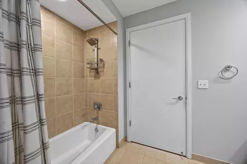 Bath - 60 E Monroe St #1903, Chicago, IL 60603 photo 5 of 5