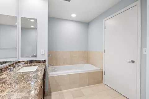 Bath - 60 E Monroe St #1903, Chicago, IL 60603 photo 2 of 5