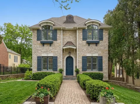 425 S Quincy Ave, Hinsdale, IL 60521