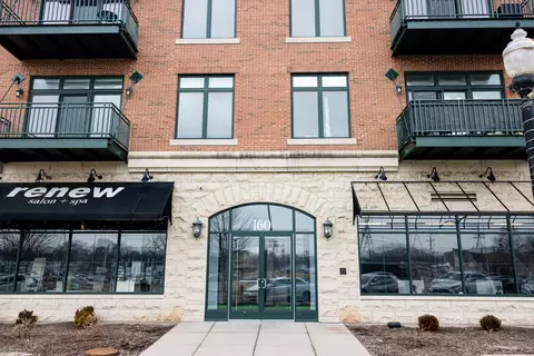 160 S River St #211, Aurora, IL 60506