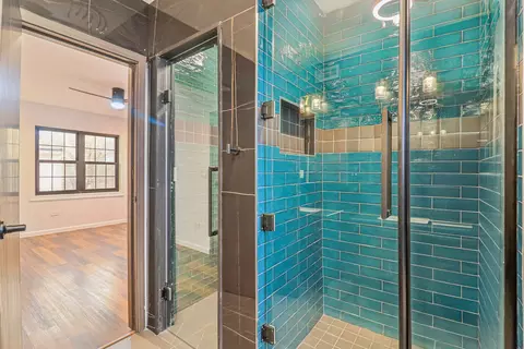 Bath - 1509 Center St, Des Plaines, IL 60018 photo 5 of 7
