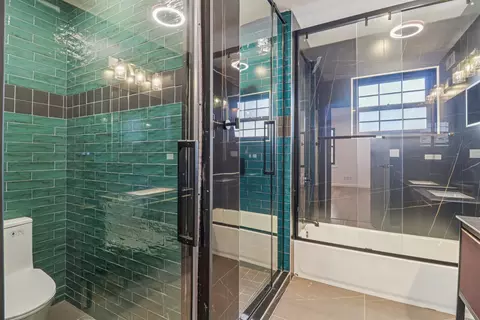 Bath - 1509 Center St, Des Plaines, IL 60018 photo 6 of 7