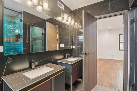 Bath - 1509 Center St, Des Plaines, IL 60018 photo 1 of 7