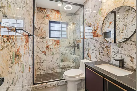 Bath - 1509 Center St, Des Plaines, IL 60018 photo 7 of 7