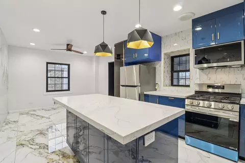 Kitchen - 1509 Center St, Des Plaines, IL 60018 photo 4 of 5
