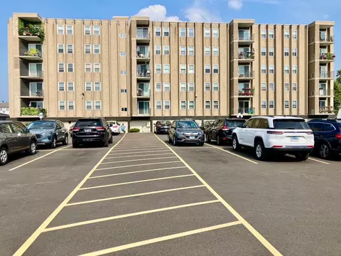 9514 Lawrence Ave #2204, Schiller Park, IL 60176