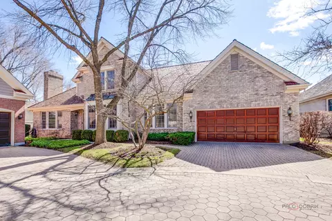 2 Groton Ct, Lincolnshire, IL 60069