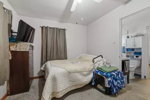 Bedroom - 2400 47th St, Moline, IL 61265 photo 1 of 5