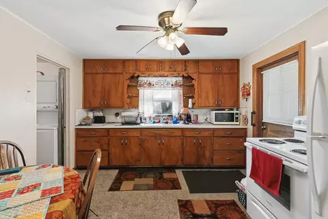 Kitchen - 2400 47th St, Moline, IL 61265 photo 2 of 3