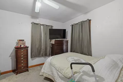 Bedroom - 2400 47th St, Moline, IL 61265 photo 2 of 5