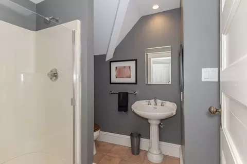 Bath - 5 Broadway Pl, Normal, IL 61761 photo 6 of 6