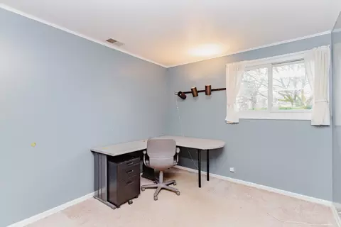 Bedroom - 609 E Thacker St, Des Plaines, IL 60016 photo 3 of 6