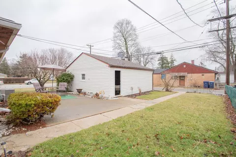 Exterior - 609 E Thacker St, Des Plaines, IL 60016 photo 5 of 6