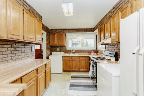Kitchen - 609 E Thacker St, Des Plaines, IL 60016 photo 1 of 3