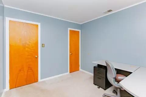Bedroom - 609 E Thacker St, Des Plaines, IL 60016 photo 4 of 6
