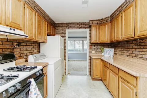 Kitchen - 609 E Thacker St, Des Plaines, IL 60016 photo 3 of 3