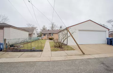 Exterior - 609 E Thacker St, Des Plaines, IL 60016 photo 4 of 6