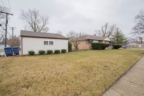 Exterior - 609 E Thacker St, Des Plaines, IL 60016 photo 2 of 6