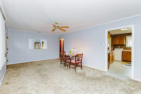 Living - 609 E Thacker St, Des Plaines, IL 60016 photo 3 of 3