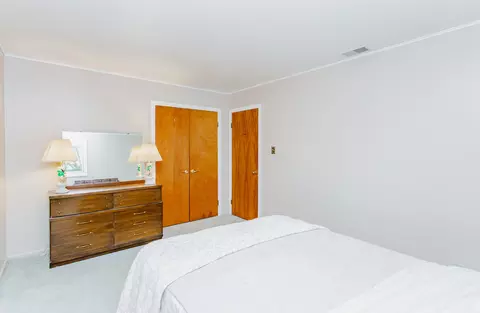Bedroom - 609 E Thacker St, Des Plaines, IL 60016 photo 2 of 6